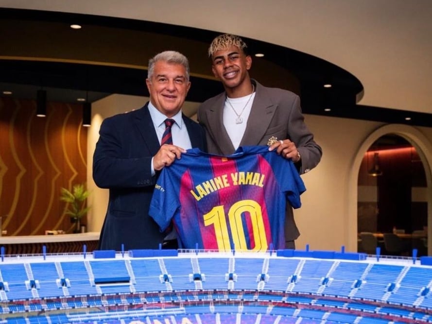 Lamine Yamal con Laporta en un post de Instagram