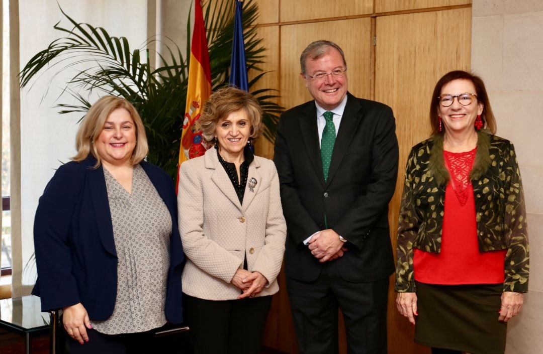 La ministra de Sanidad, Maria Luisa Carcedo, recibió este jueves en Madrid al alcalde de León, Antonio Silván