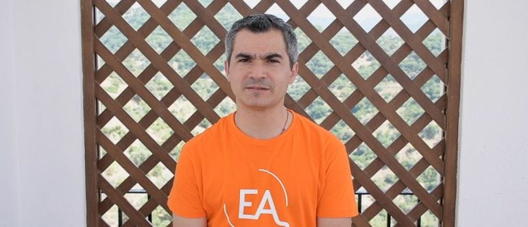 El alcalde socialista Miguel Ángel Herrera durante la grabación del video