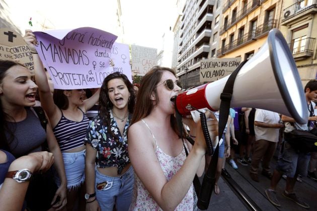 Fotogalería de la manifestación de mujeres en Zaragoza.