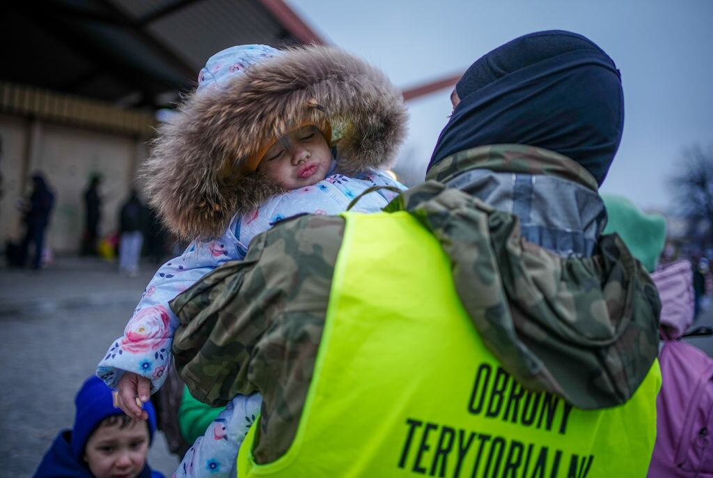 Niños ucranianos en la frontera de Polonia