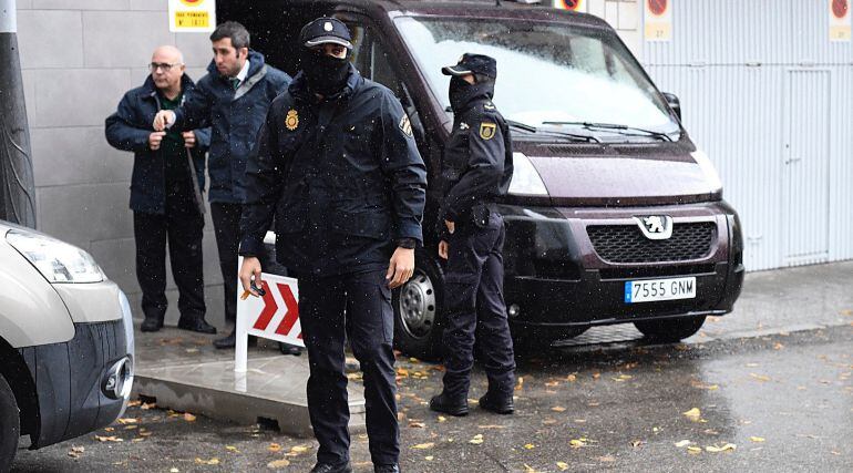 Agentes de la policía nacional.