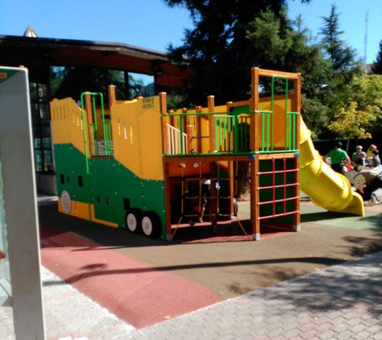 Imagen exterior del nuevo parque infantil de Los Herrán