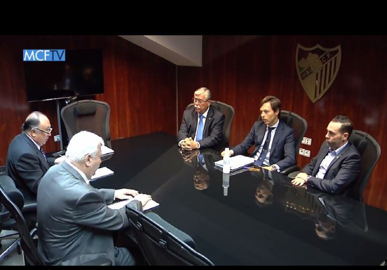Jofre, en el centro a la derecha, en un consejo de administración del Málaga