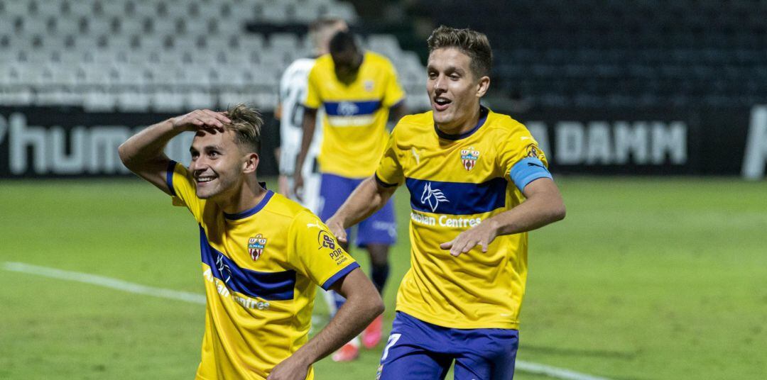 Villalba y Corpas celebrando el segundo gol en Castellón.