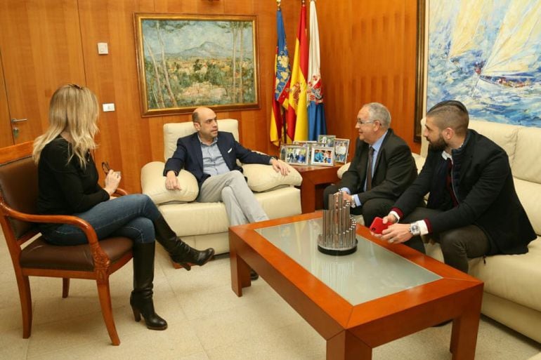 Imagen del encuentro entre el Hércules y en Ayuntamiento