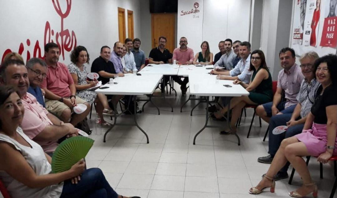 Reunión del PSPV-PSOE de la Safor-Valldigna en Oliva para tratar la liberalización de la Ap-7. 