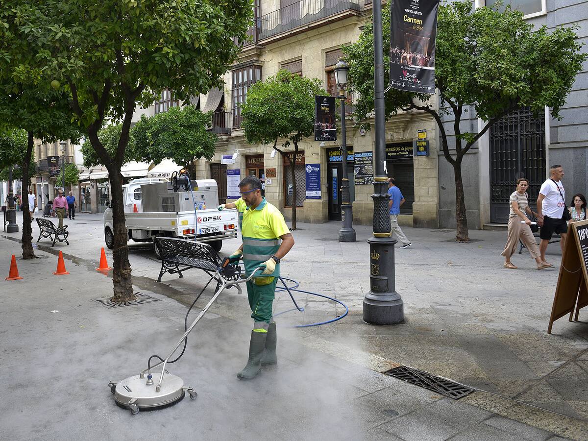El Plan Especial de Limpieza del Gobierno de Jerez cumple dos meses
