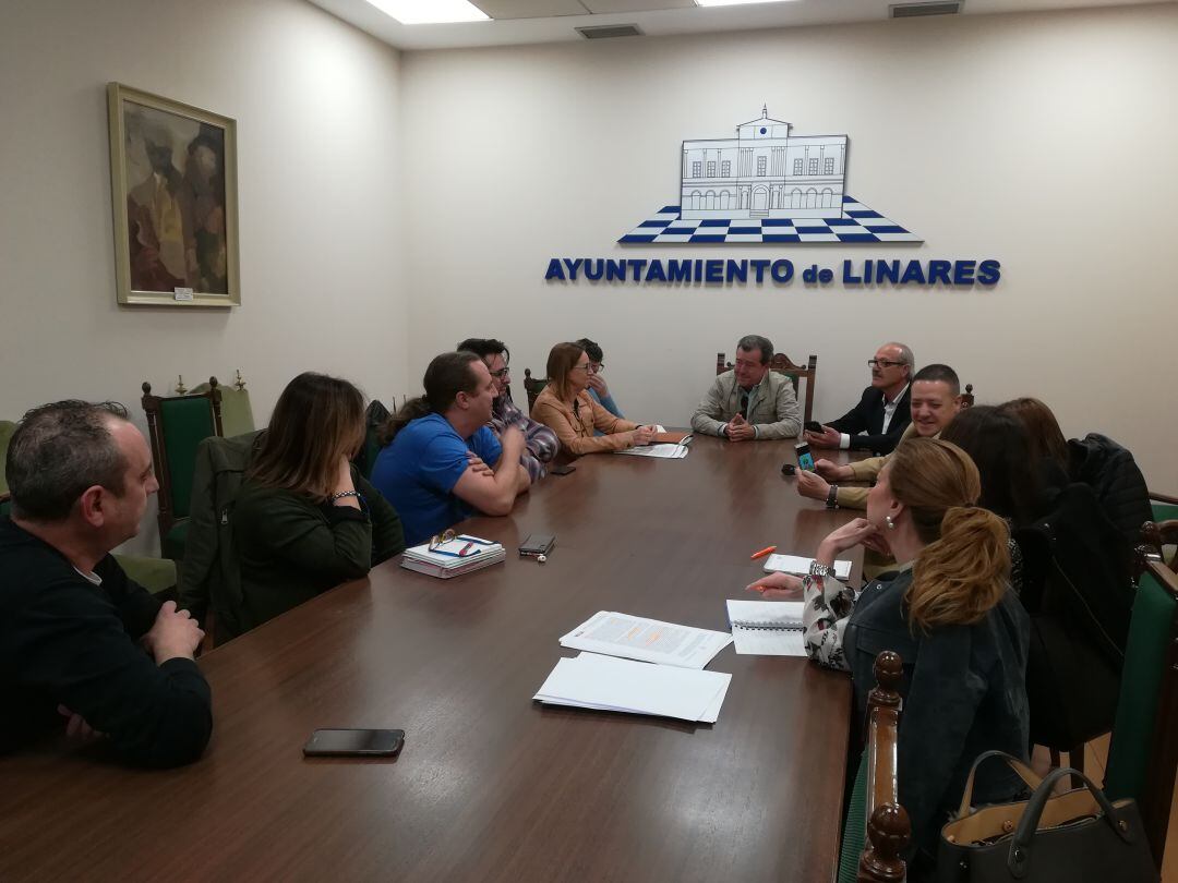 Reunión entre Ayuntamiento y empresarios de pubs.