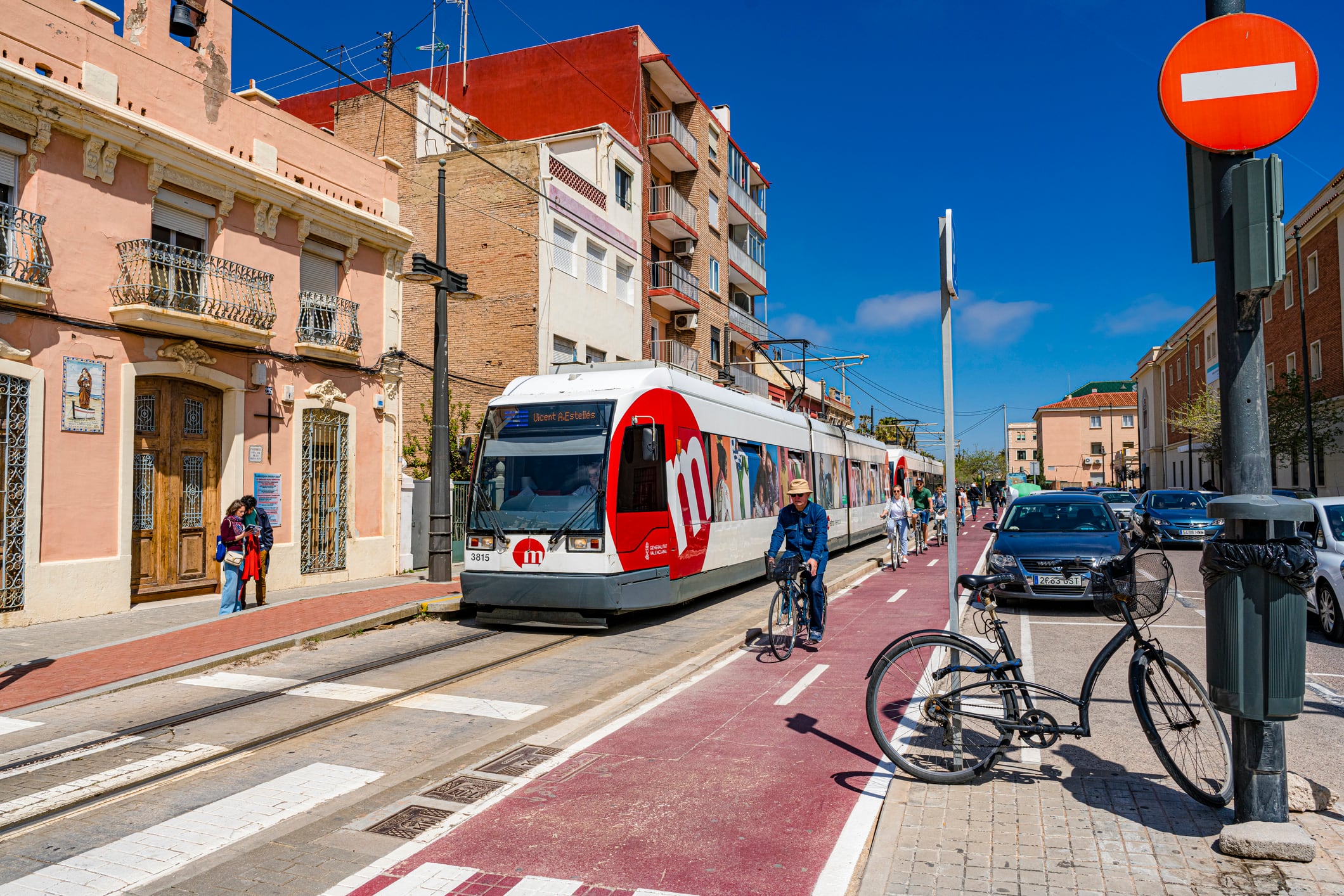 Vagón de Metrovalencia en la Malva-rosa