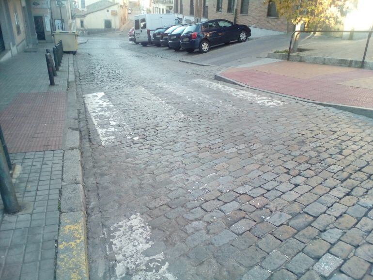 Pasos de cebras sin pintar, una de las quejas de los oyentes