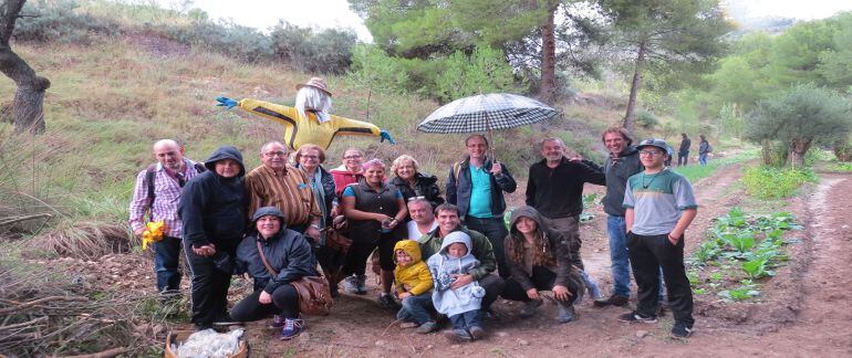 Grupo de integrantes de los huertos urbanos de Sax 