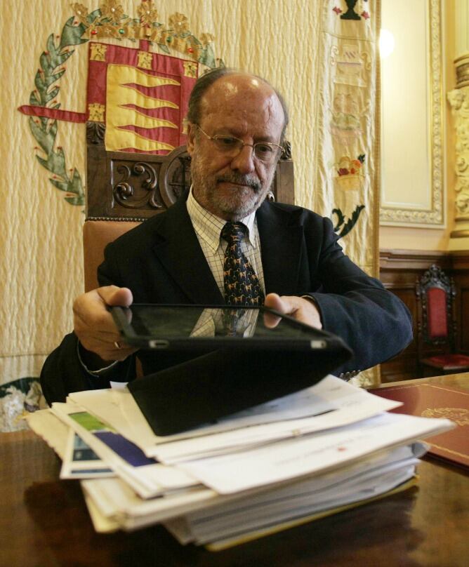 Comparecencia del alcalde de Valladolid, Javier León de la Riva, para explicar sus viajes al exterior
