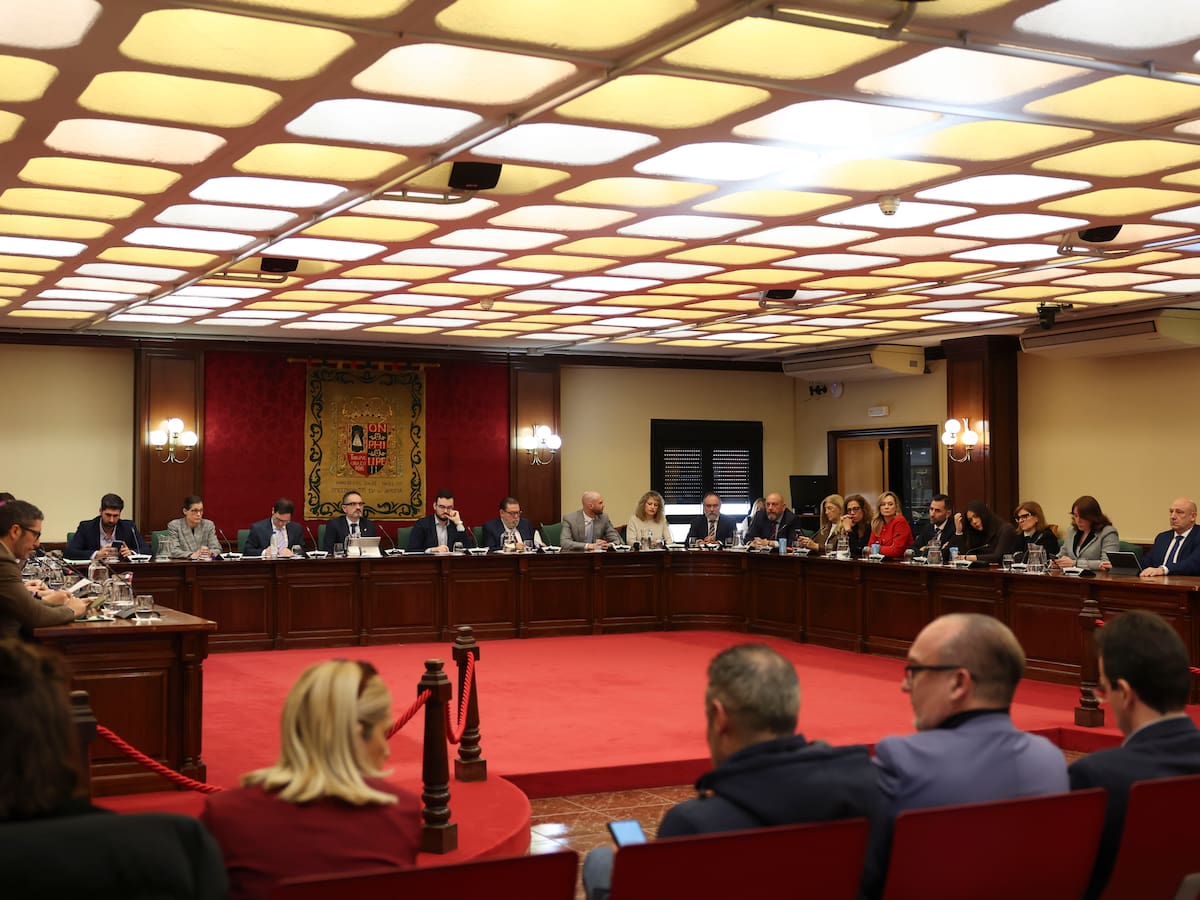 Vox se alinea con el PP y frena la comisión para investigar al alcalde de Móstoles