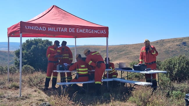 Despliegue de drones de la UME para analizar la tubería que trae el agua desde Serones a Ávila / Unidad Militar de Emergencias