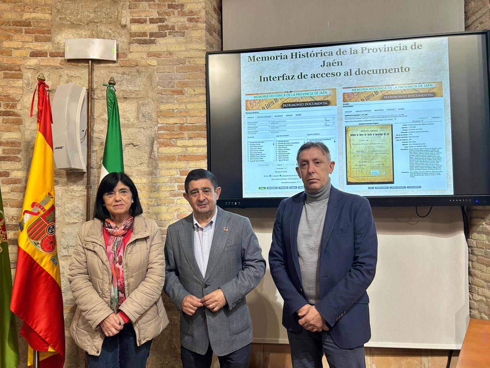 La presidenta del IEG, Paqui Medina, el presidente de la Diputación, Paco Reyes, y el gerente del IEG, Salvador Contreras.