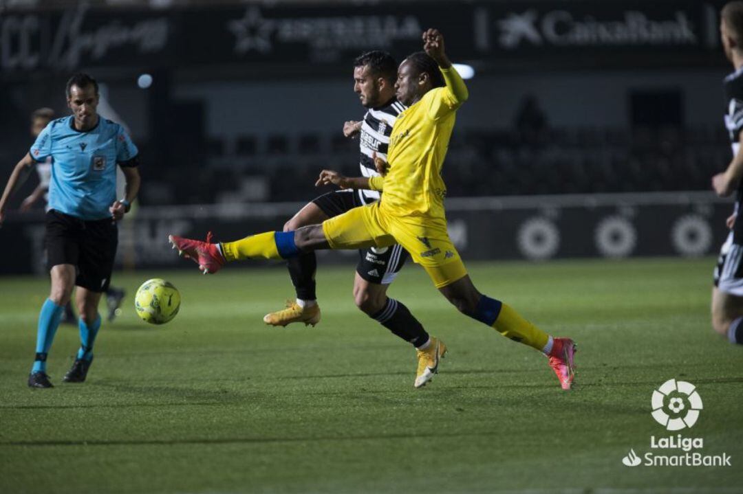 Jugada entre el Alcorcón y el Cartagena
