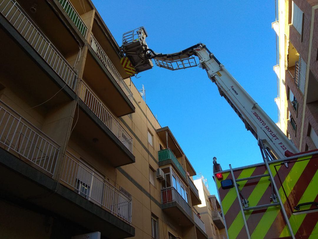 Sanean una cornisa en Lorca tras dar aviso la Policía Local