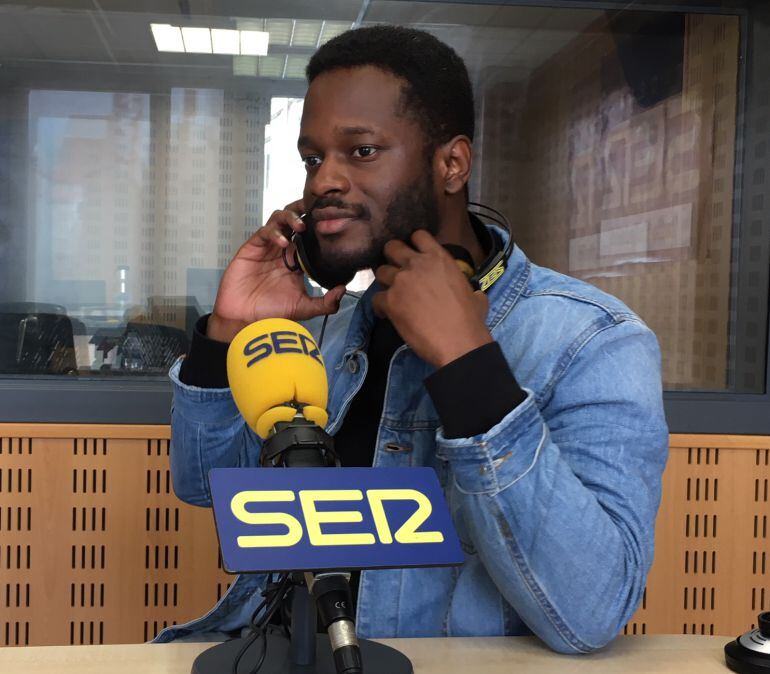 Imagen de César Brandon en los estudios de Cadena SER Valladolid