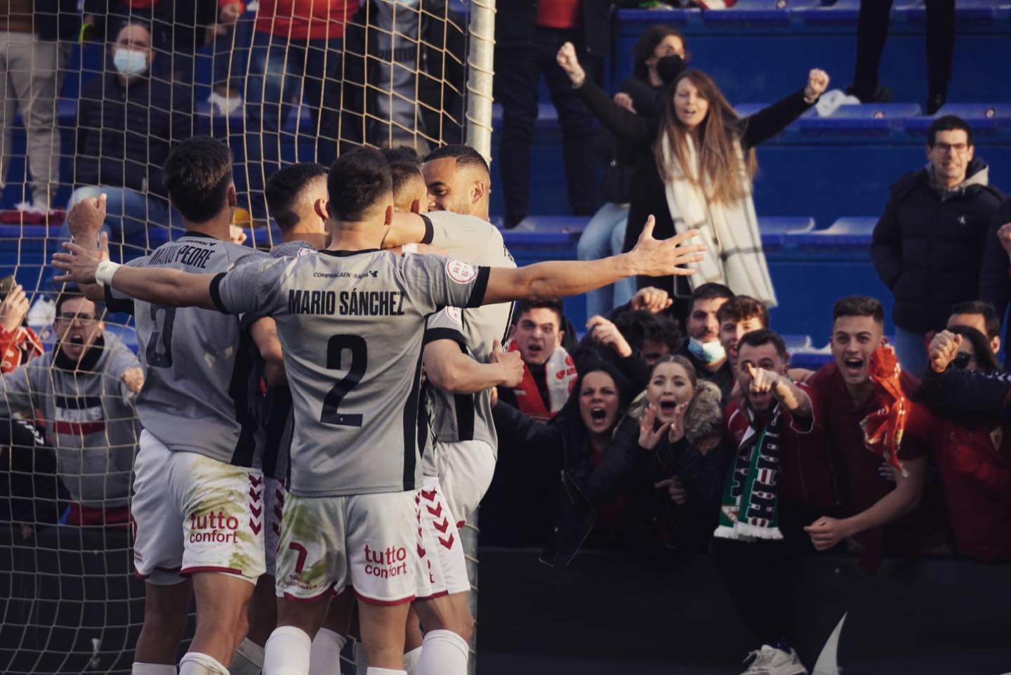 El Real Murcia celebra un gol en la segunda parte ante el Eldense