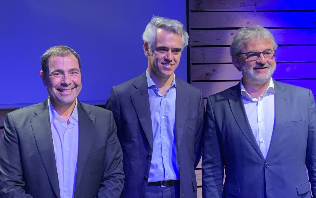 Jordi Finazzi (nou director de Ràdio Barcelona i SER Catalunya), Ignacio Soto (director general de la SER) i Jaume Serra (delegat de Prisa Media a Catalunya)