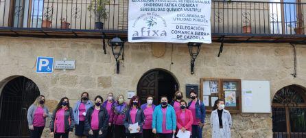 Pancarta en el ayuntamiento de La Iruela que tambien iluminará su fachada