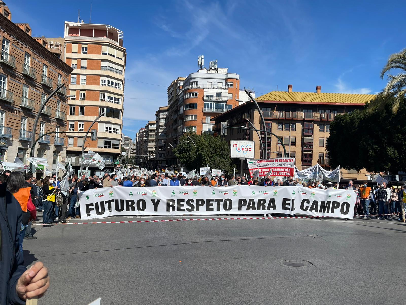 Manifestación convocada por asociaciones agrarias y ganaderas en Murcia por la defensa del sector