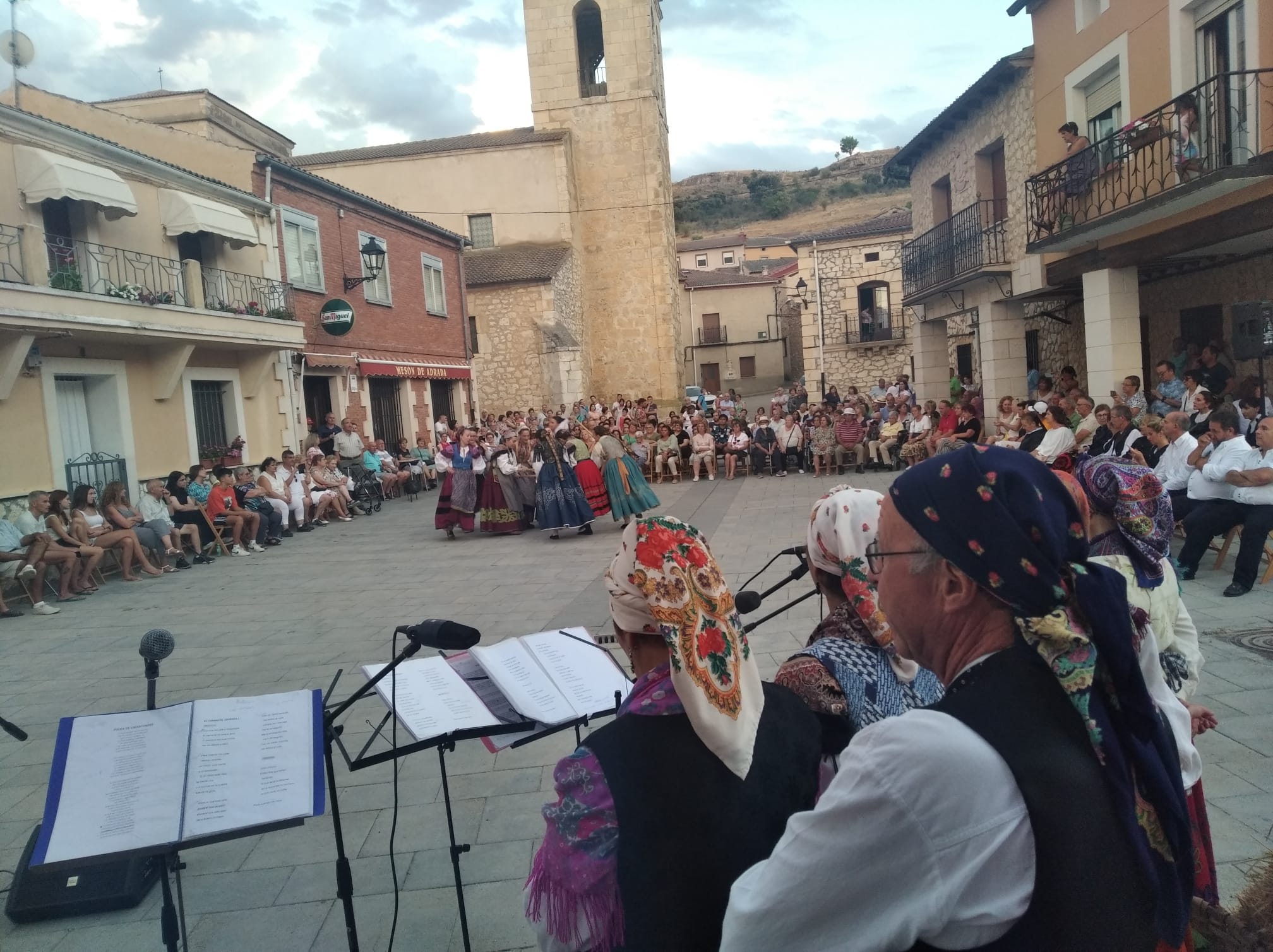 La Plaza Mayor de Adrada de Haza acogió el festival