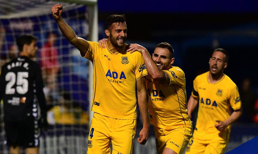 Los jugadores del Alcorcón celebrando el gol frente al Tenerife