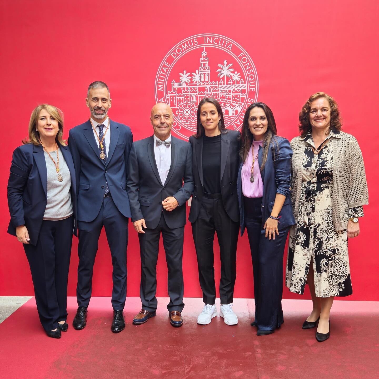 Ana López Losilla, la primera por la izquierda en la foto del Grupo Municipal Socialista en el Ayuntamiento de Córdoba