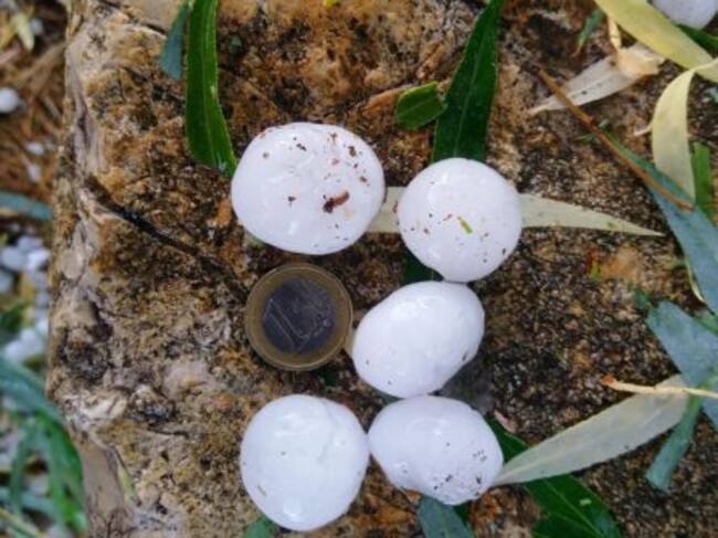 Tamaño de los granizos que cayeron en Salvacañete.