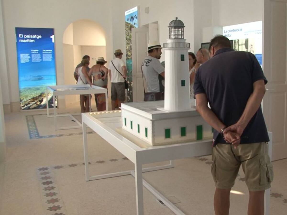 12.000 personas han visitado el espacio cultural del Far de la Mola en julio