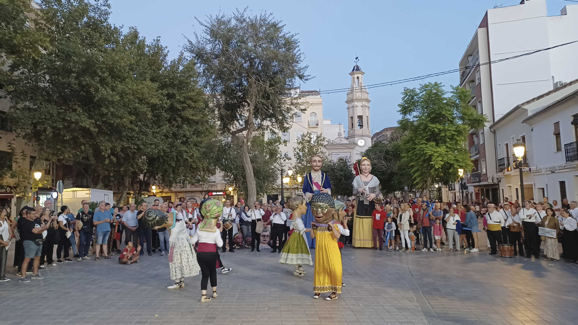 &#039;Gegants i Cabuts&#039; en las Fiestas Populares de Patraix