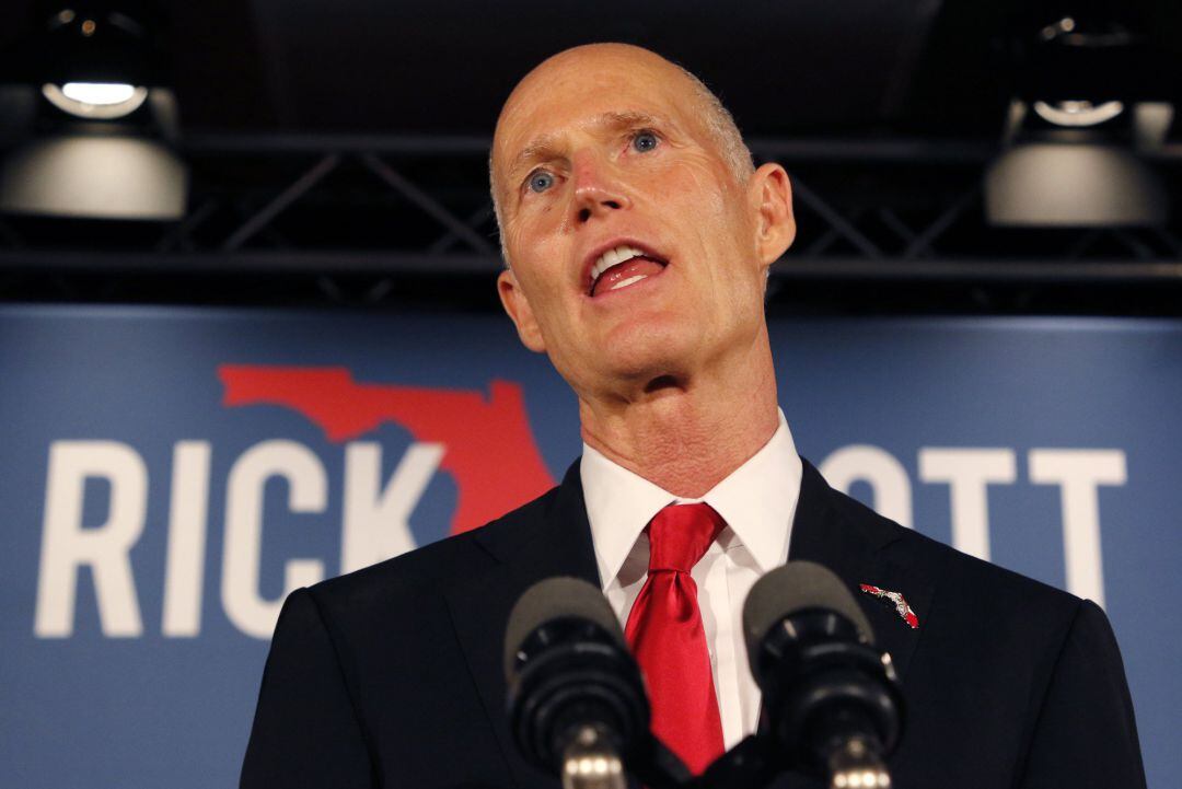 El candidato republicano Rick Scott en un evento celebrado durante la noche de las elecciones