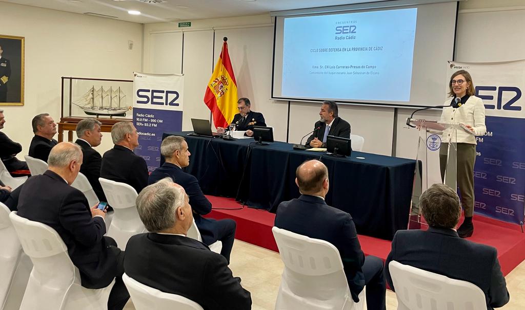 La directora de Radio Cádiz, Lourdes Acosta, en la apertura del Encuentro SER sobre Defensa, en el Museo Naval de San Fernando
