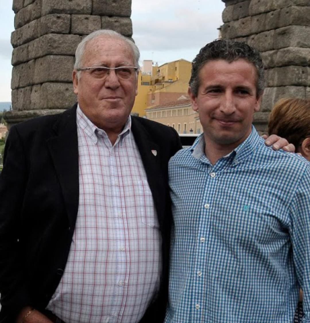 Baldomero Martín, junto al actual presidente gimnástico, Agustín Cuenca, en el 90 aniversario del club