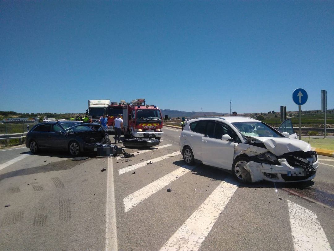 Colisión entre dos turismos en Cieza