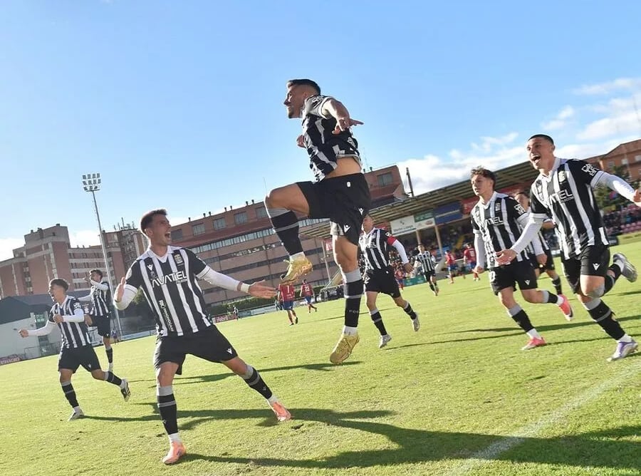 El FC Cartagena celebra un gol en Teruel.