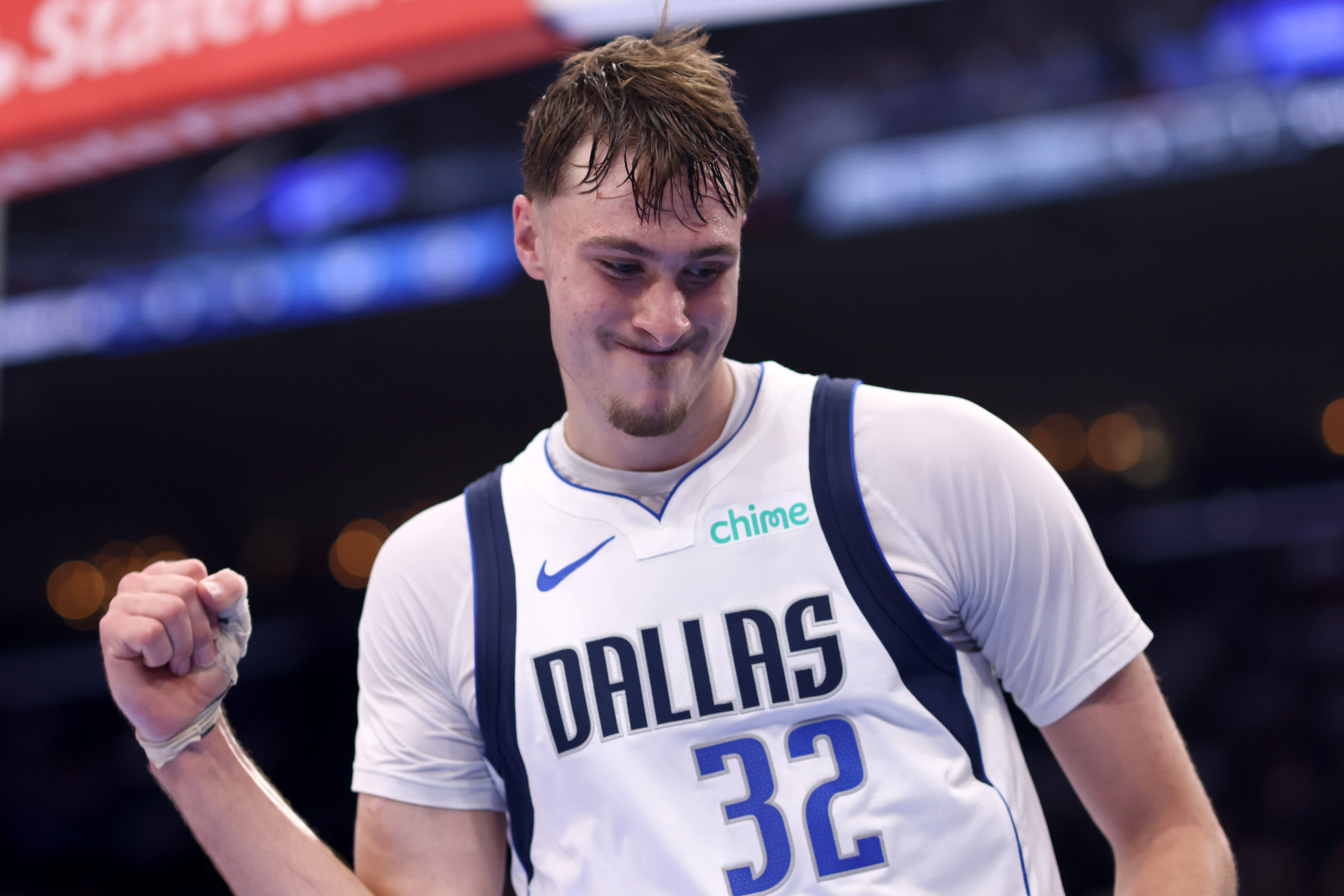 Cooper Flagg celebra un partido con Dallas Mavericks
