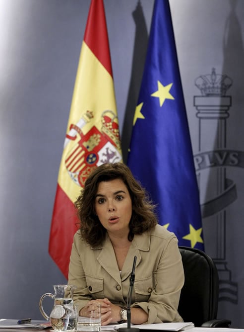 La vicepresidenta del Gobierno, Soraya Sáenz de Santamaría, durante la rueda de prensa que ha ofrecido tras la reunión del Consejo de Ministros