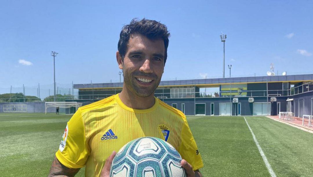 Augusto Fernández deja el fútbol en el Cádiz CF