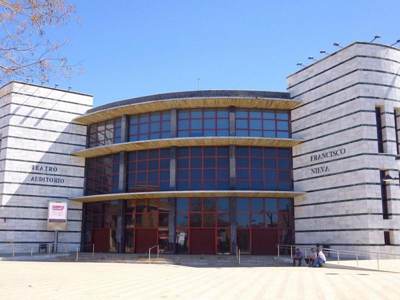 Fachada del Teatro Auditorio &quot;Francisco Nieva&quot; donde ha ocurrido el accidente laboral