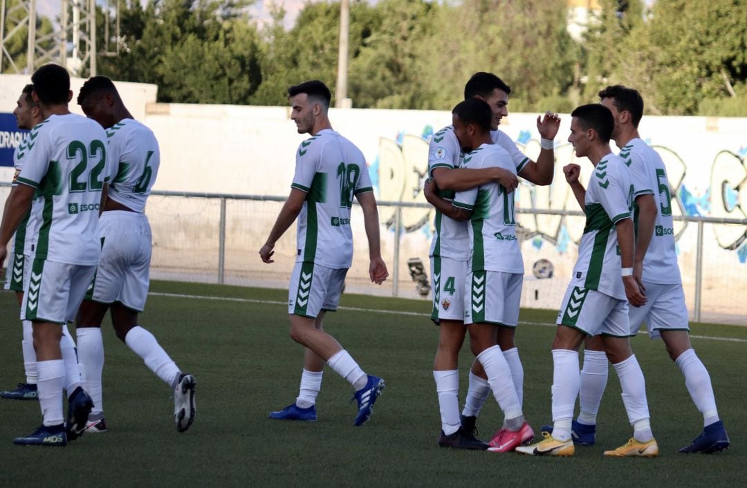 Los jugadores del Ilicitano celebran un gol esta temporada