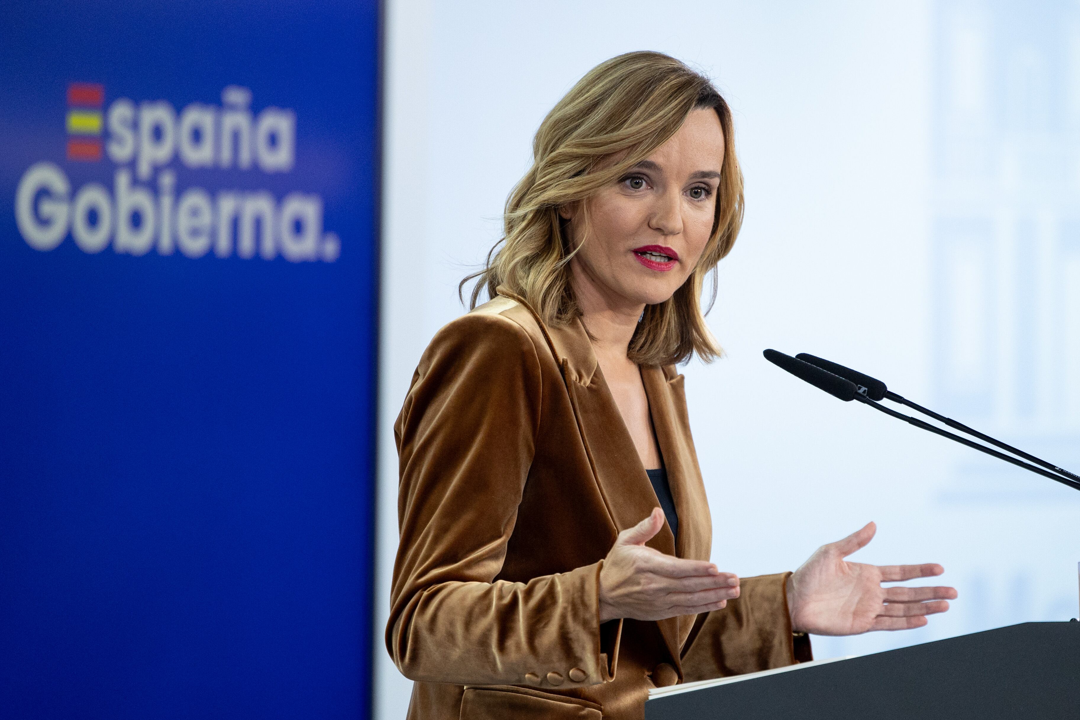 MADRID, 22/12/2023.- La portavoz del Gobierno y ministra de Educación, Pilar Alegría, en rueda de prensa en el Palacio de la Moncloa, donde ha ofrecido detalles del encuentro que el presidente del Gobierno ha mantenido con el líder del PP, Alberto Núñez FEijóo, este viernes en el Congreso. EFE/ Daniel Gonzalez
