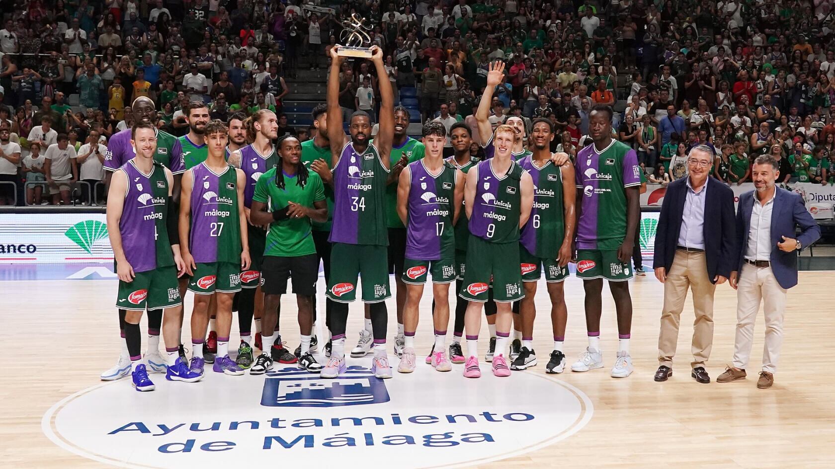 Will Thomas con el galardón de MVP del Torneo Costa del Sol