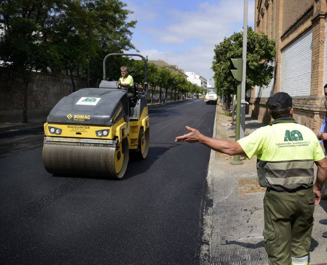 Labores de asfaltado en calles de Jerez