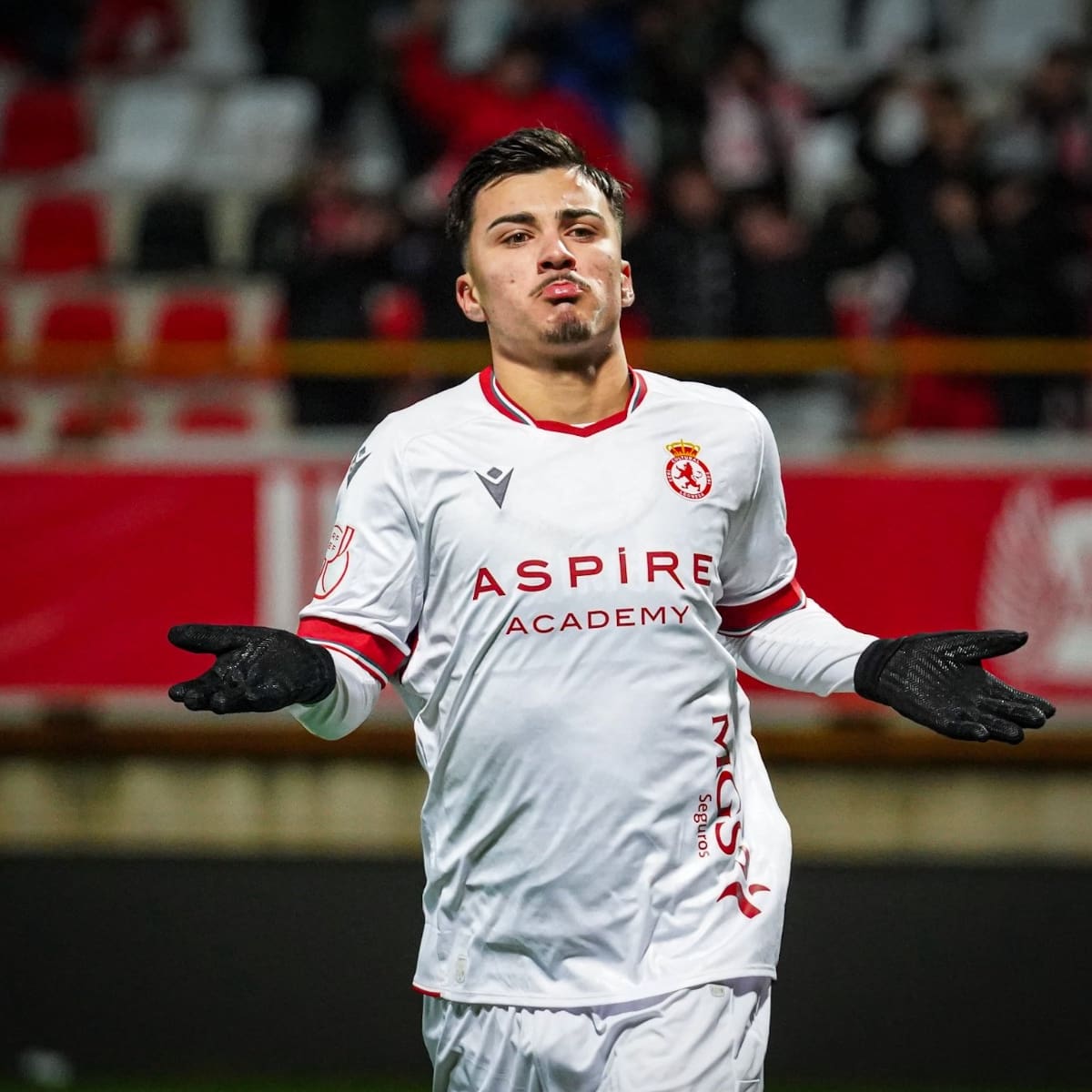 El Levante UD solicita a la Cultural y Deportiva Leonesa el regreso de Paco Cortés