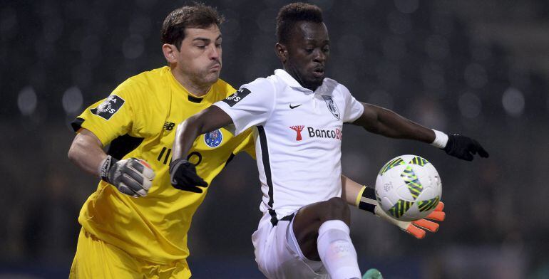 Iker Casillas, en un choque entre el Oporto y el Vitoria de Guimaraes.