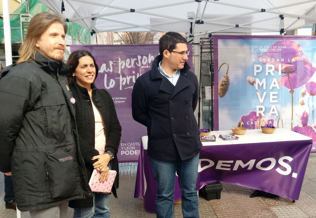 Pablo Fernández (izda), Margarita Arroyo y Raúl Salinero