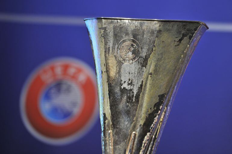 El trofeo de la Europa League.